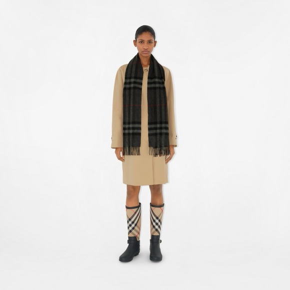 Burberry Cashmere Scarf Unisex - Picture 6 of 7